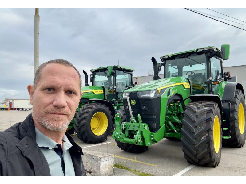Колесный сельскохозяйственный трактор John Deere 8R 340